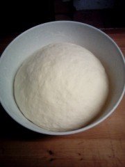 Első kelesztés után így néz ki: